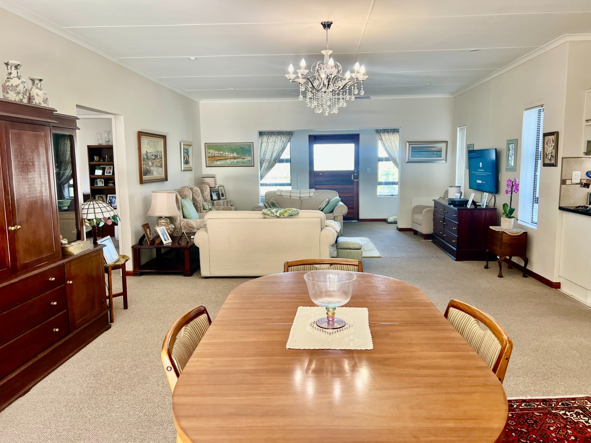 IMMACULATE HOME WITH MATURE GARDEN IN BERRISFORD PLACE.