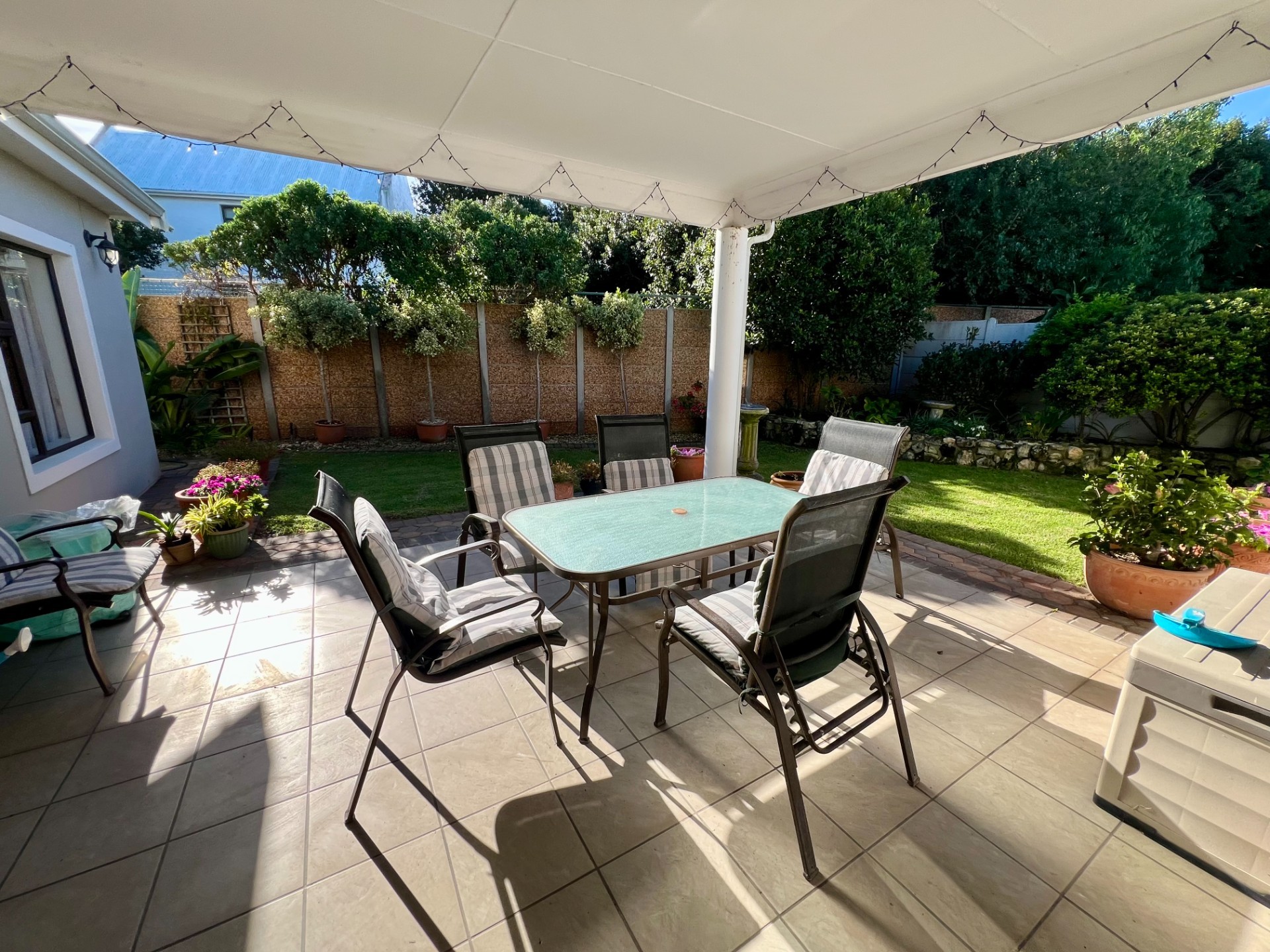 IMMACULATE HOME WITH MATURE GARDEN IN BERRISFORD PLACE.