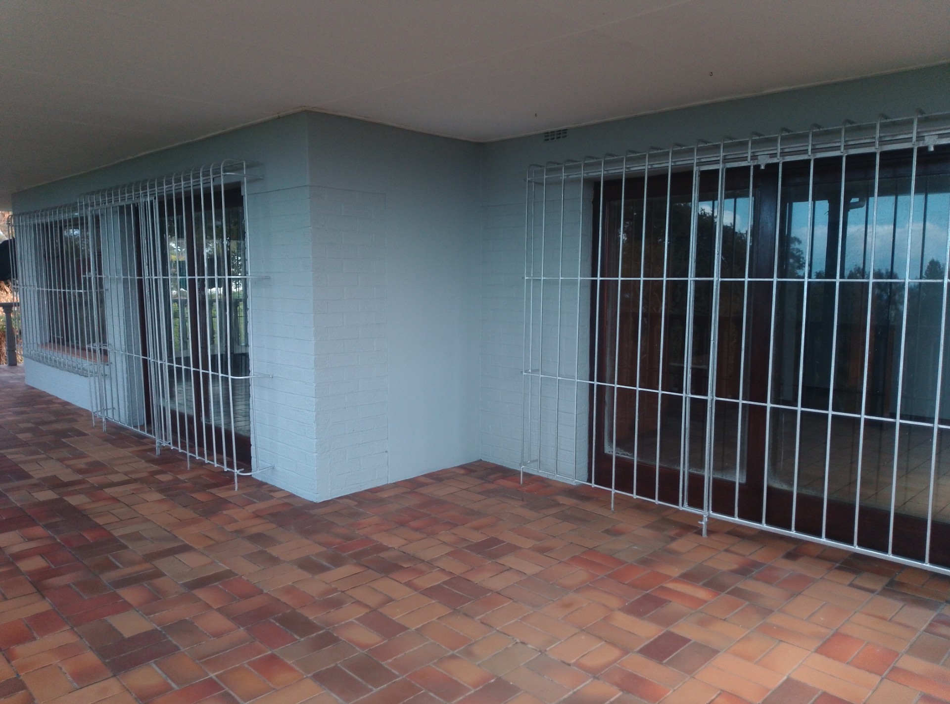 Newly Renovated 2 Bedroom, 2 Bathroom Apartment To Rent!