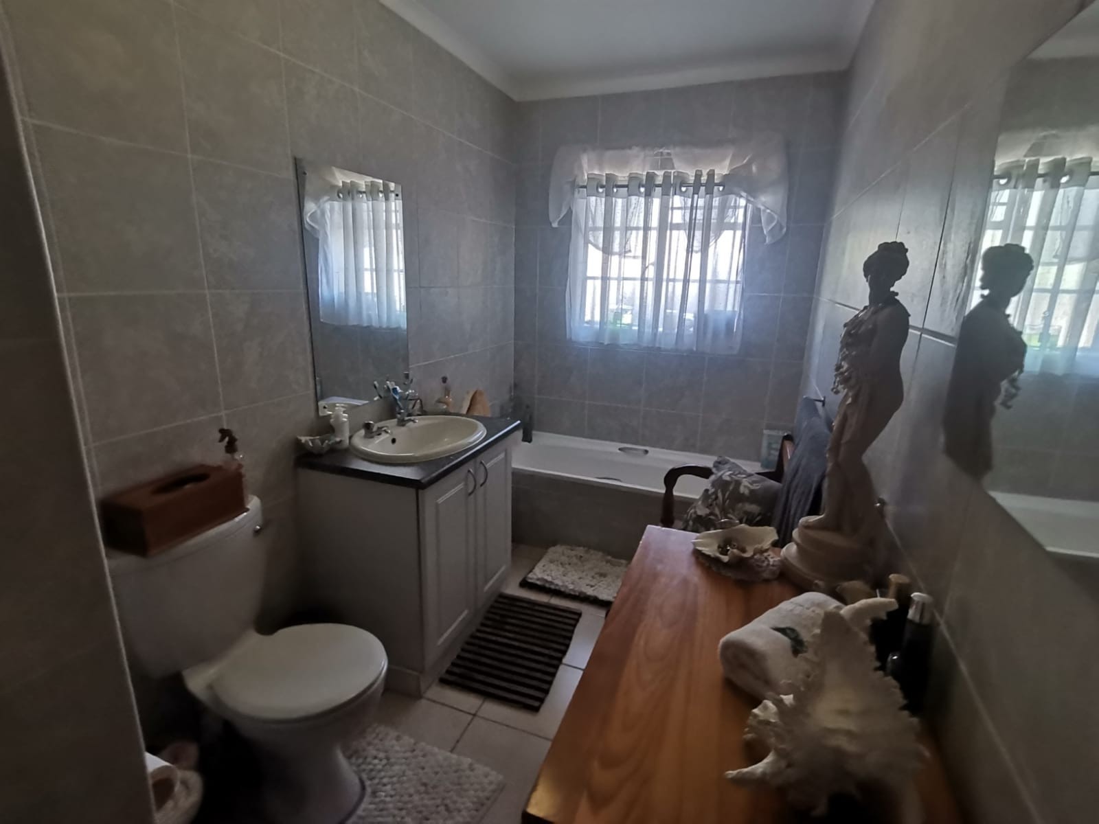 Stunning 2 bedroom unit in retirement village for sale.