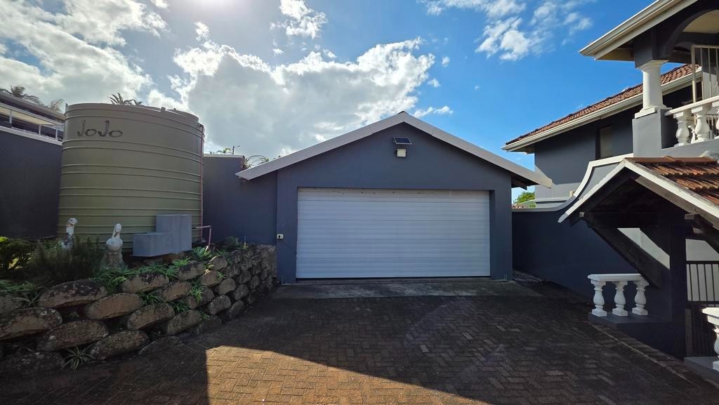 Beautiful 7 bedroom home with extensive earning potential in Uvongo Beach