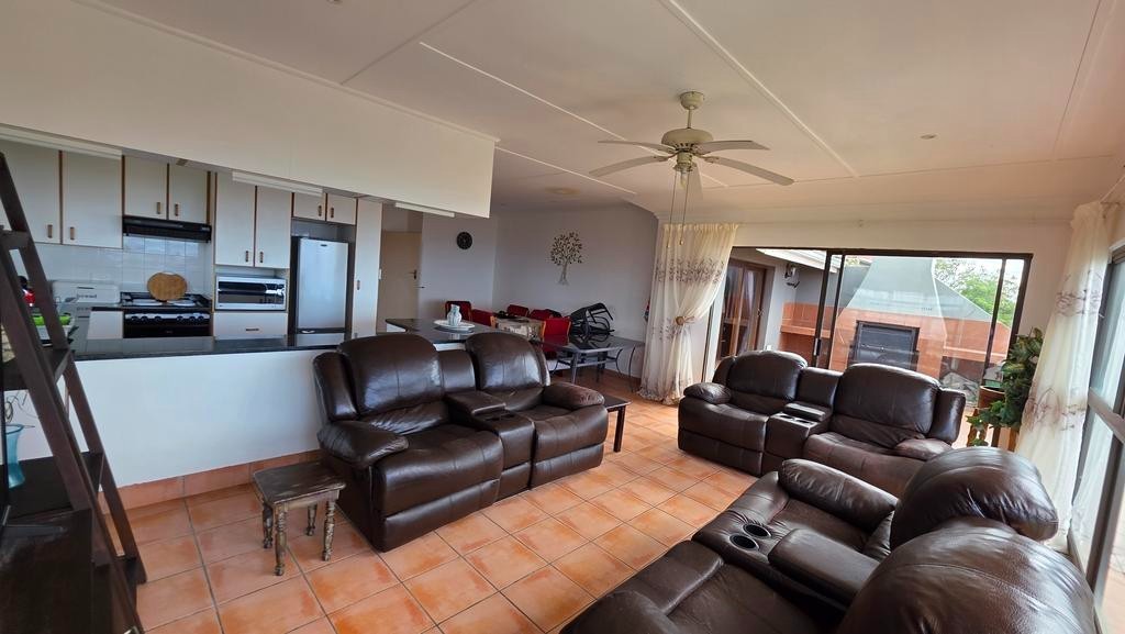 Beautiful 7 bedroom home with extensive earning potential in Uvongo Beach
