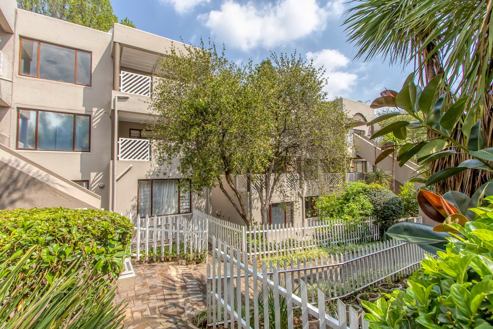 Apartment for rent in Craighall Park, Johannesburg, 102 m²