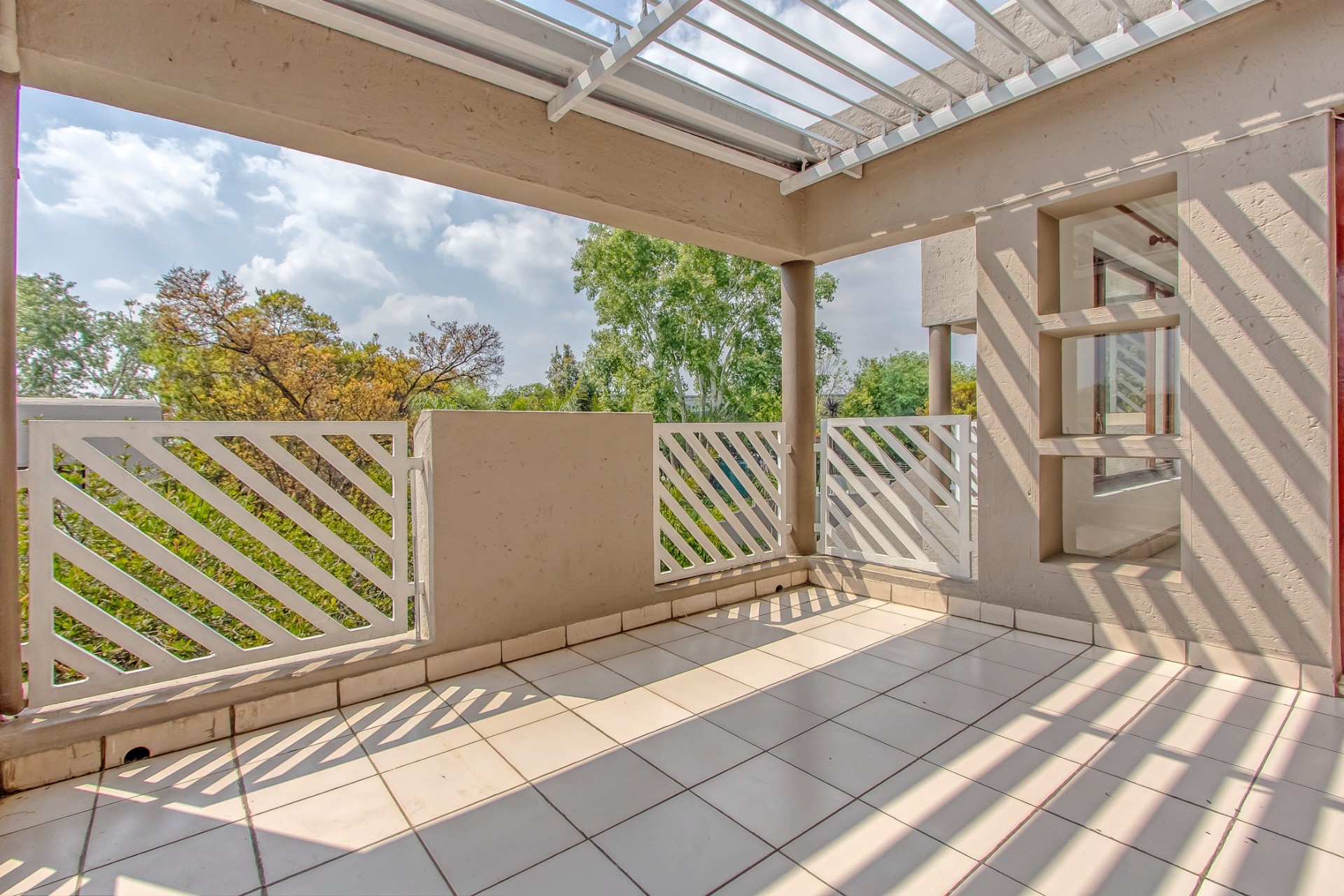 Apartment for rent in Craighall Park, Johannesburg, 102 m²