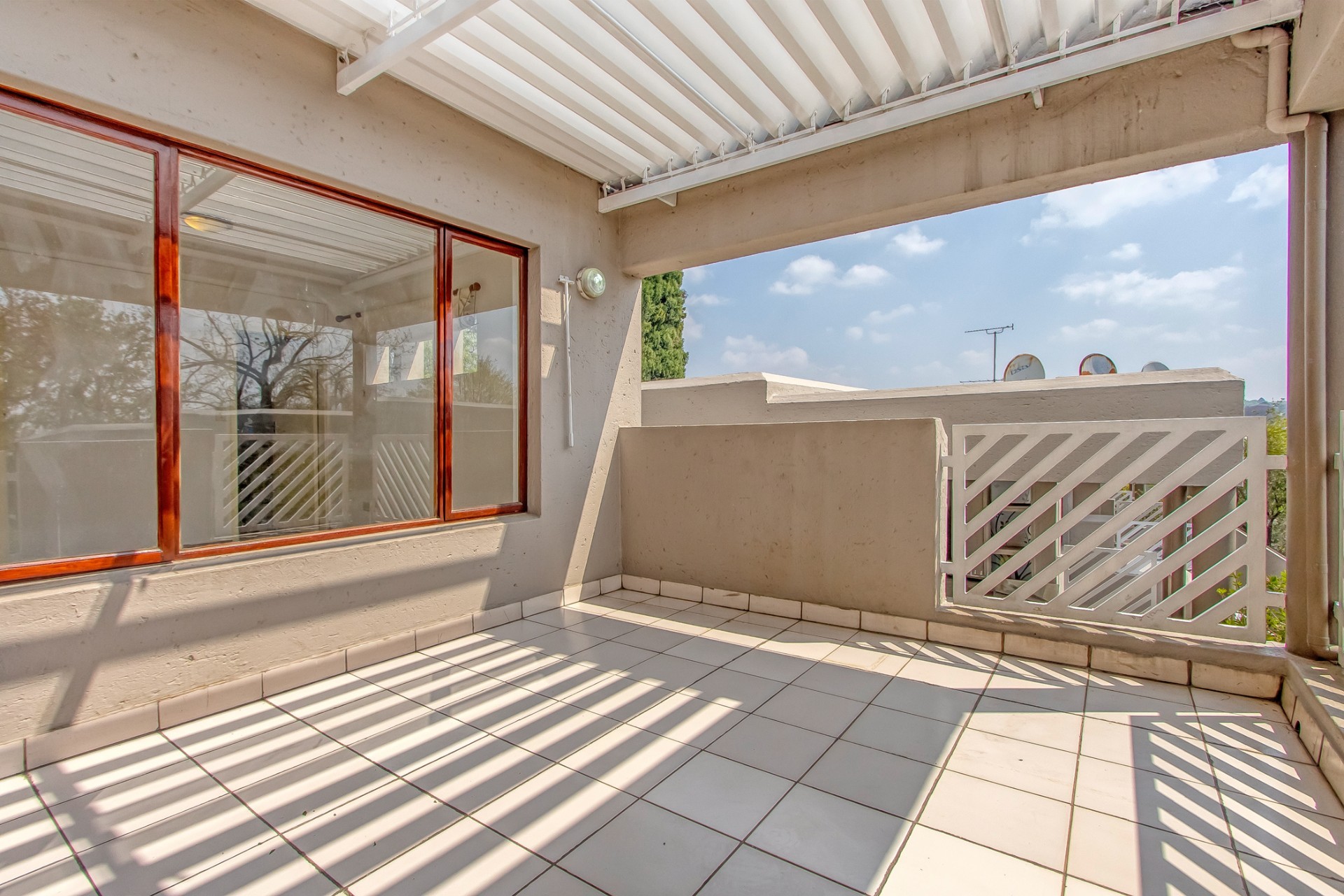 Apartment for rent in Craighall Park, Johannesburg, 102 m²