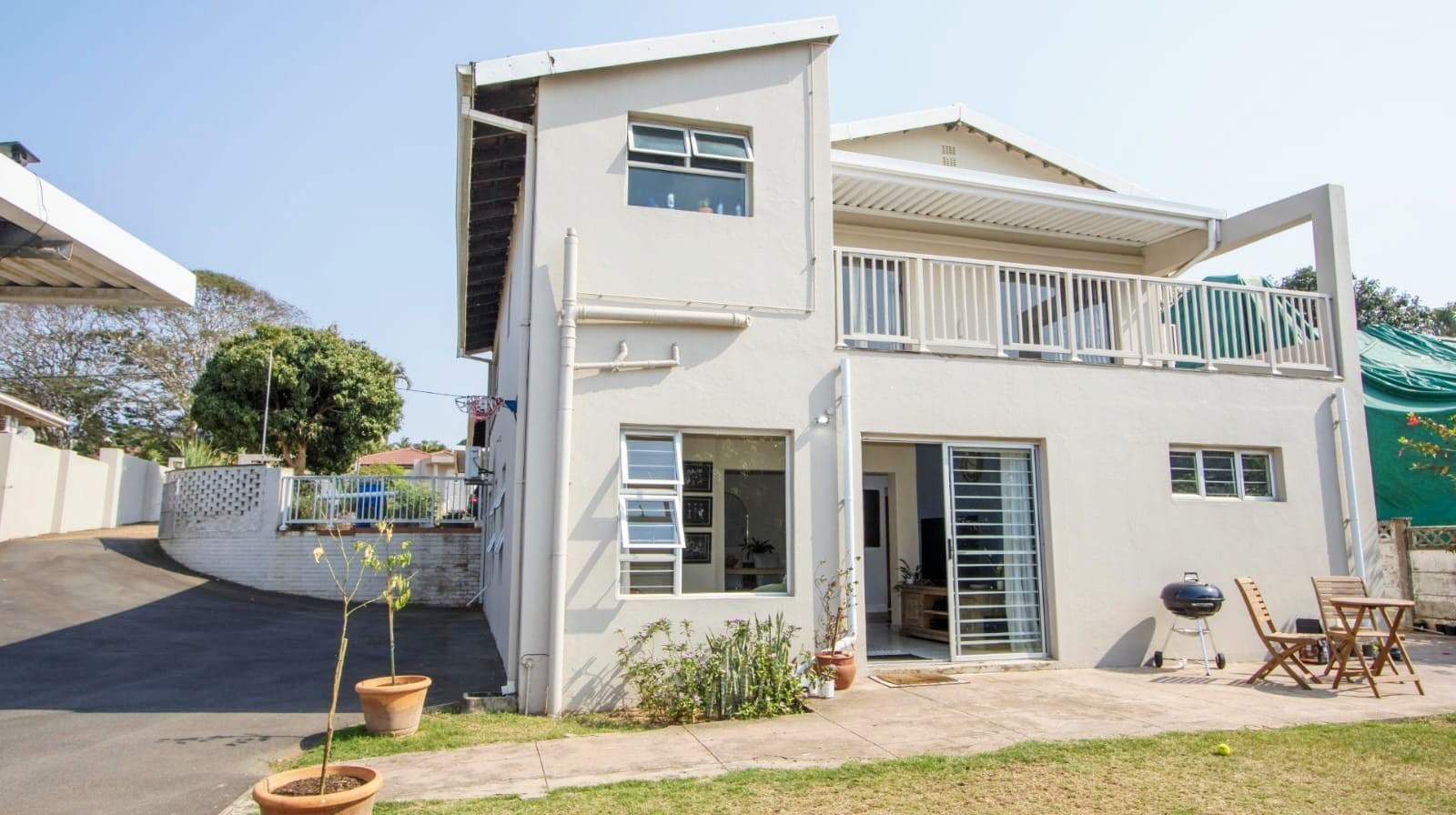 Two Bedroom Apartment For Rent in Glenashley, Durban North, KwaZulu Natal