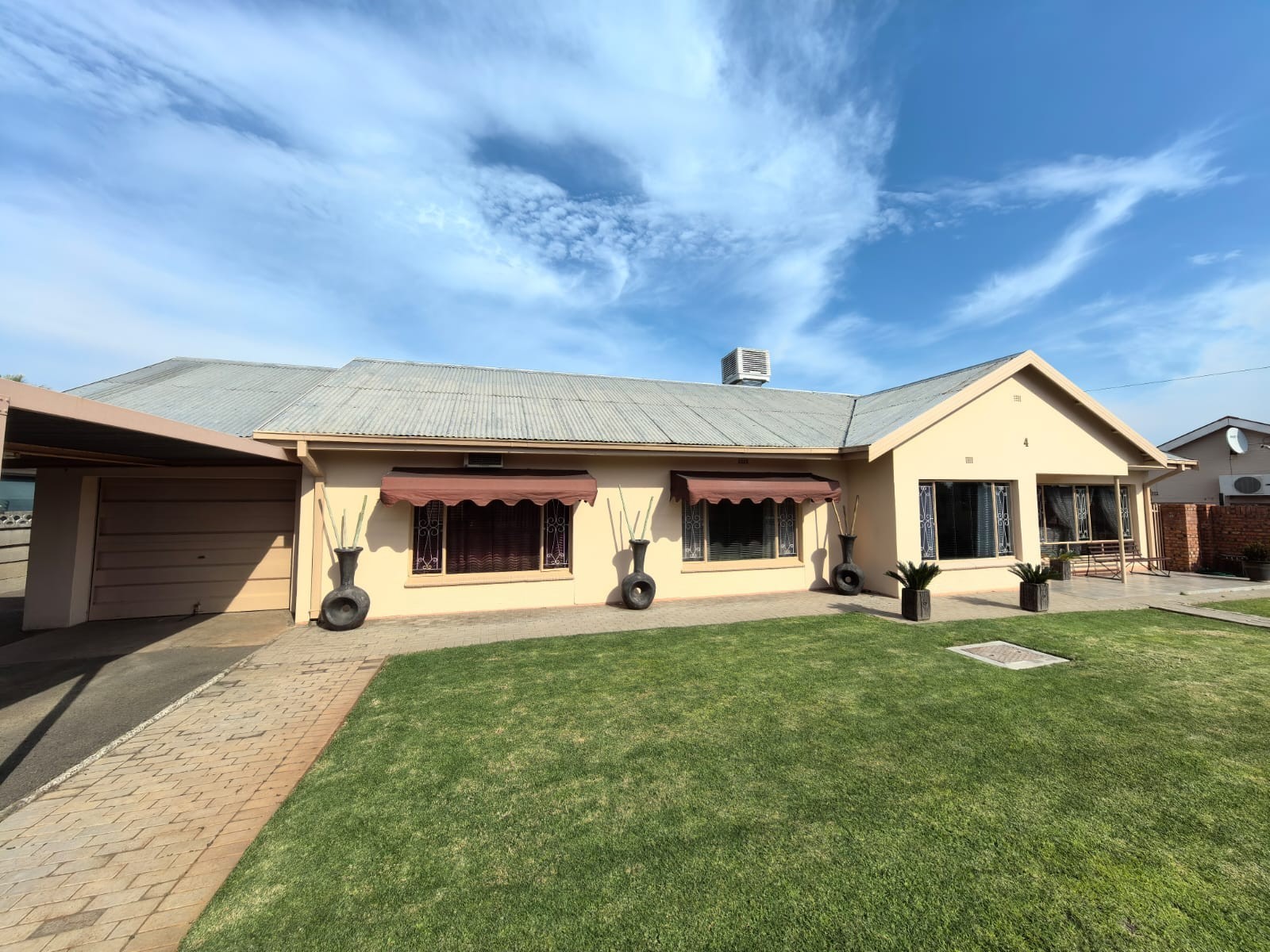 Your Forever Home Awaits - Space, Comfort and Endless Possibilities in Heuwelsig, Kimberley