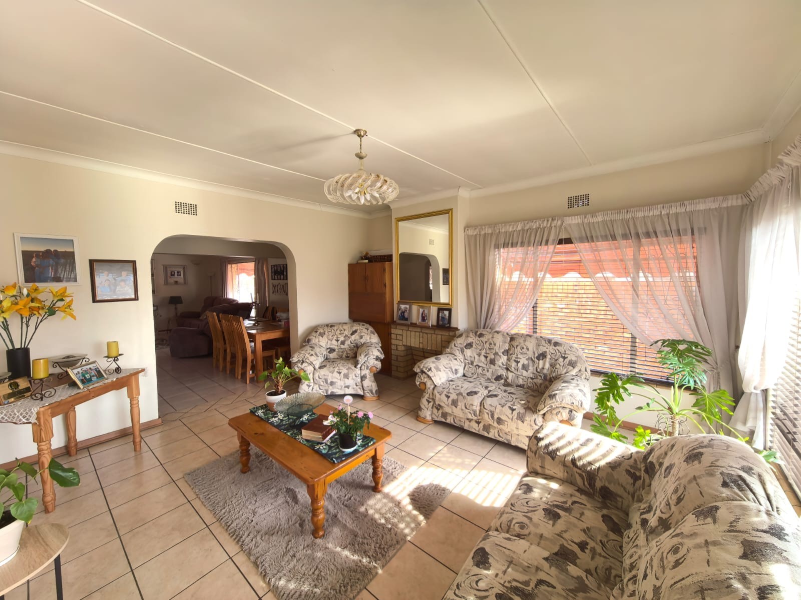 Your Forever Home Awaits - Space, Comfort and Endless Possibilities in Heuwelsig, Kimberley