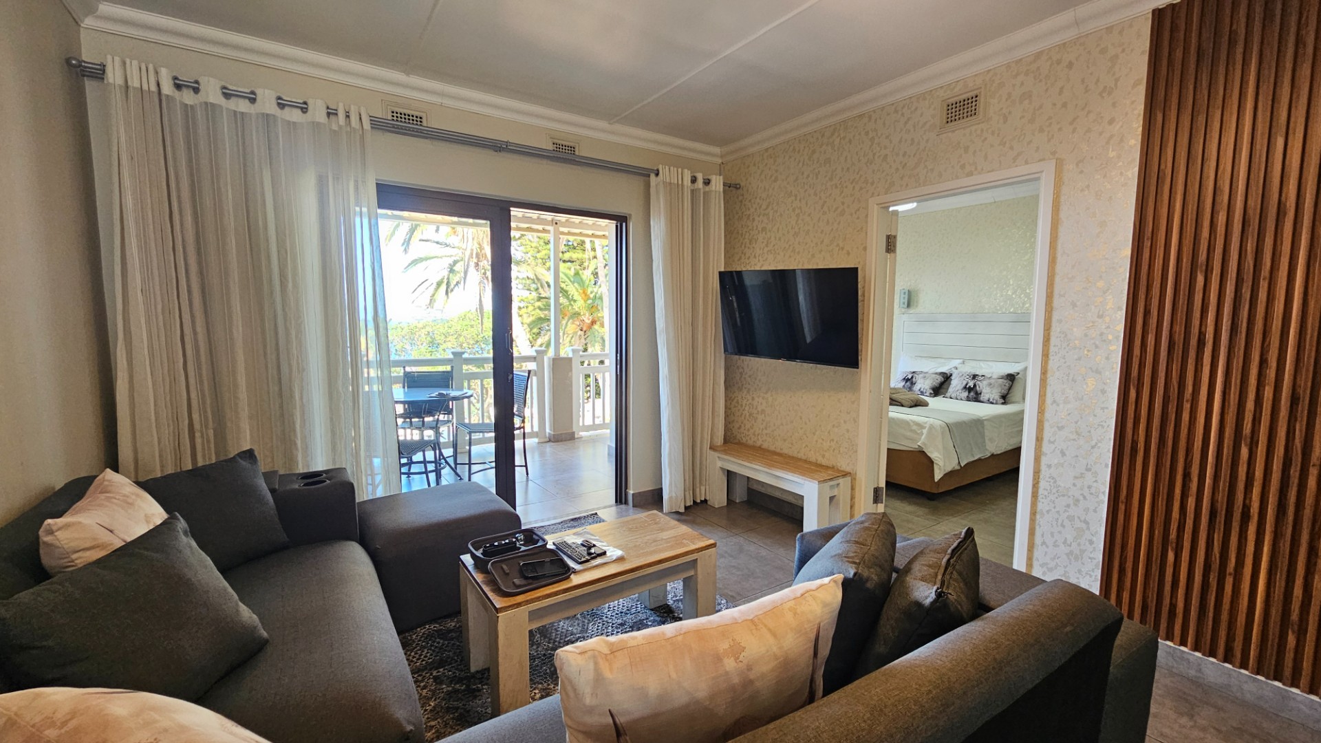 Sun, Sea and Resort Living - Immaculate Coastal Apartment
