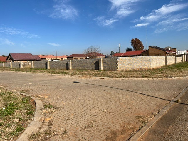Fully walled residential stand in Meyerton
