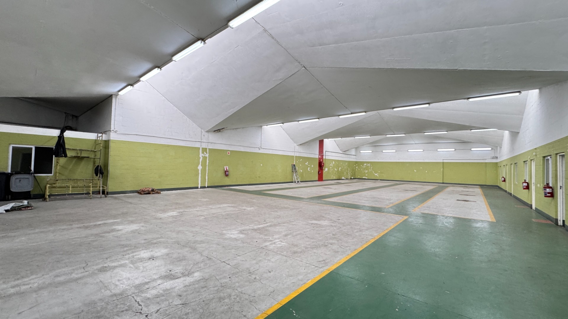 912m² | Neat and Secure Industrial Unit To Let in Beaconvale, Cape Town