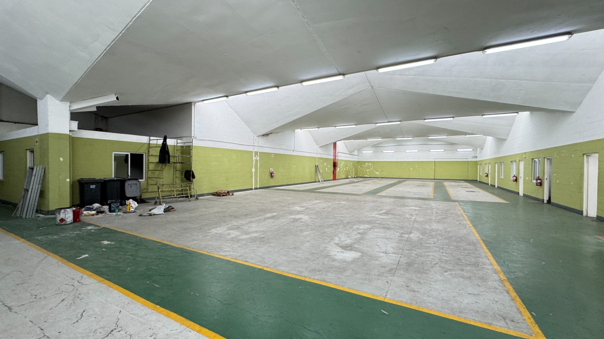 912m² | Neat and Secure Industrial Unit To Let in Beaconvale, Cape Town