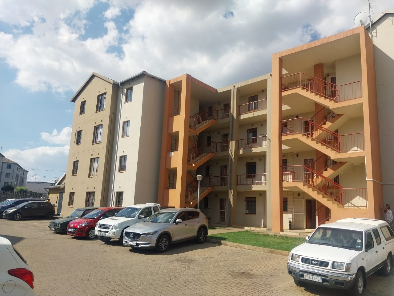 2 Bedroom Apartment For Sale in Jabulani, Soweto