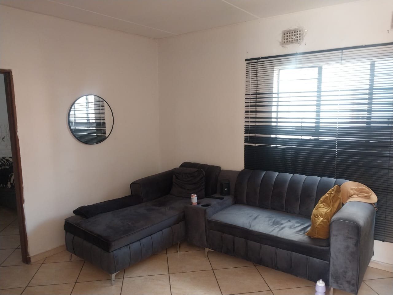 2 Bedroom Apartment For Sale in Jabulani, Soweto