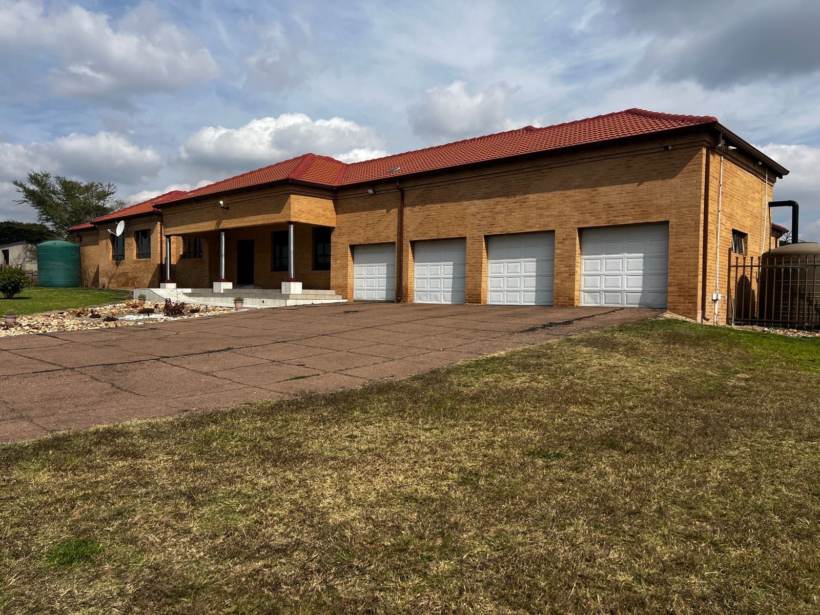 4 Bedroom House For Sale in Mnandi Centurion
