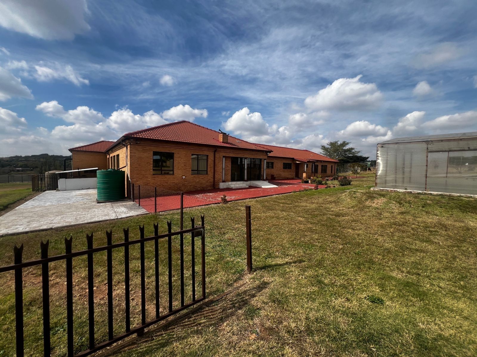 4 Bedroom House For Sale in Mnandi Centurion