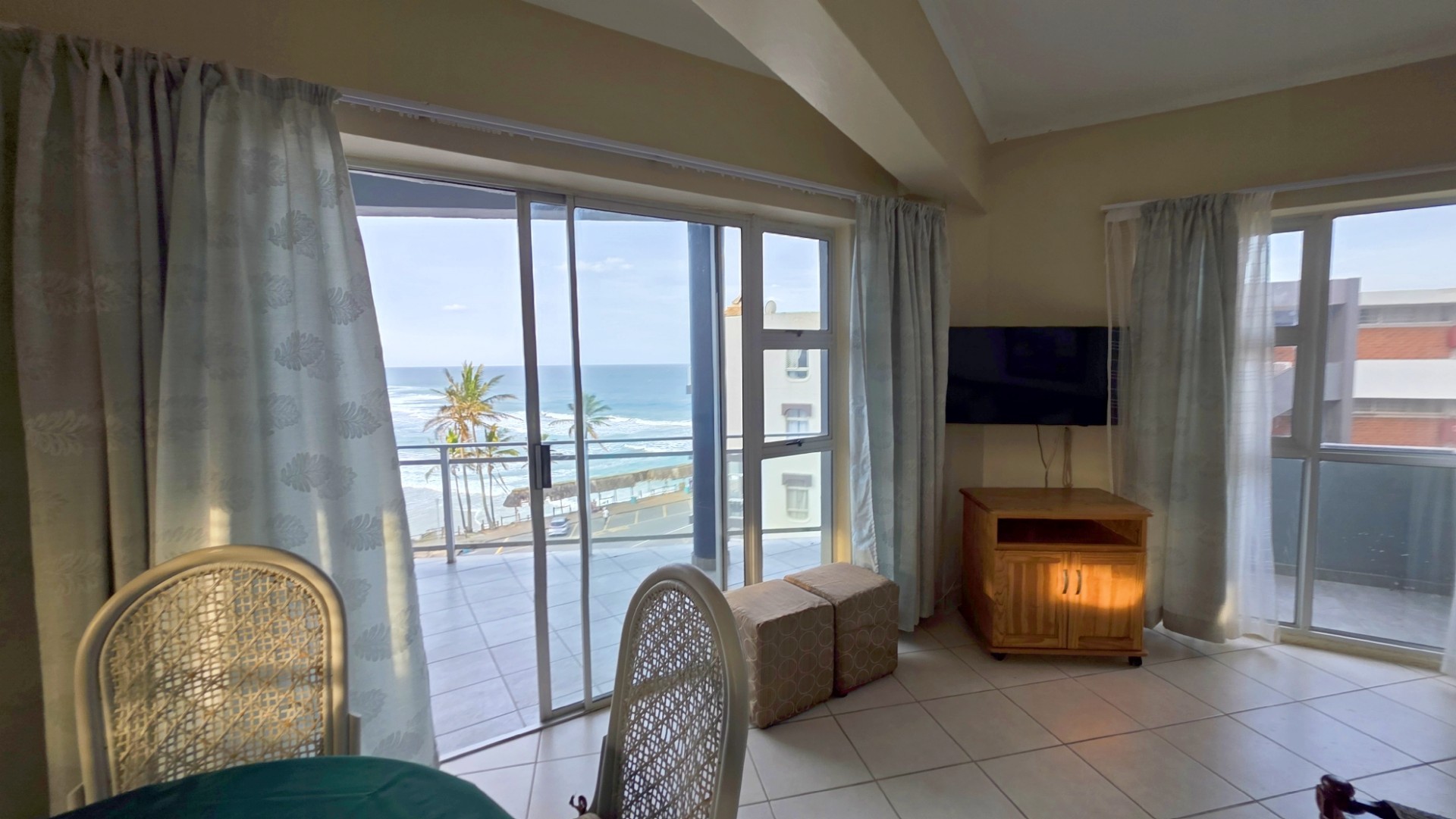 2 bedroom, 2 bathroom Beachfront Apartment with Seaviews in Margate, KwaZulu Natal