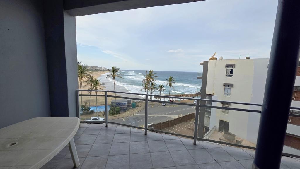 2 bedroom, 2 bathroom Beachfront Apartment with Seaviews in Margate, KwaZulu Natal