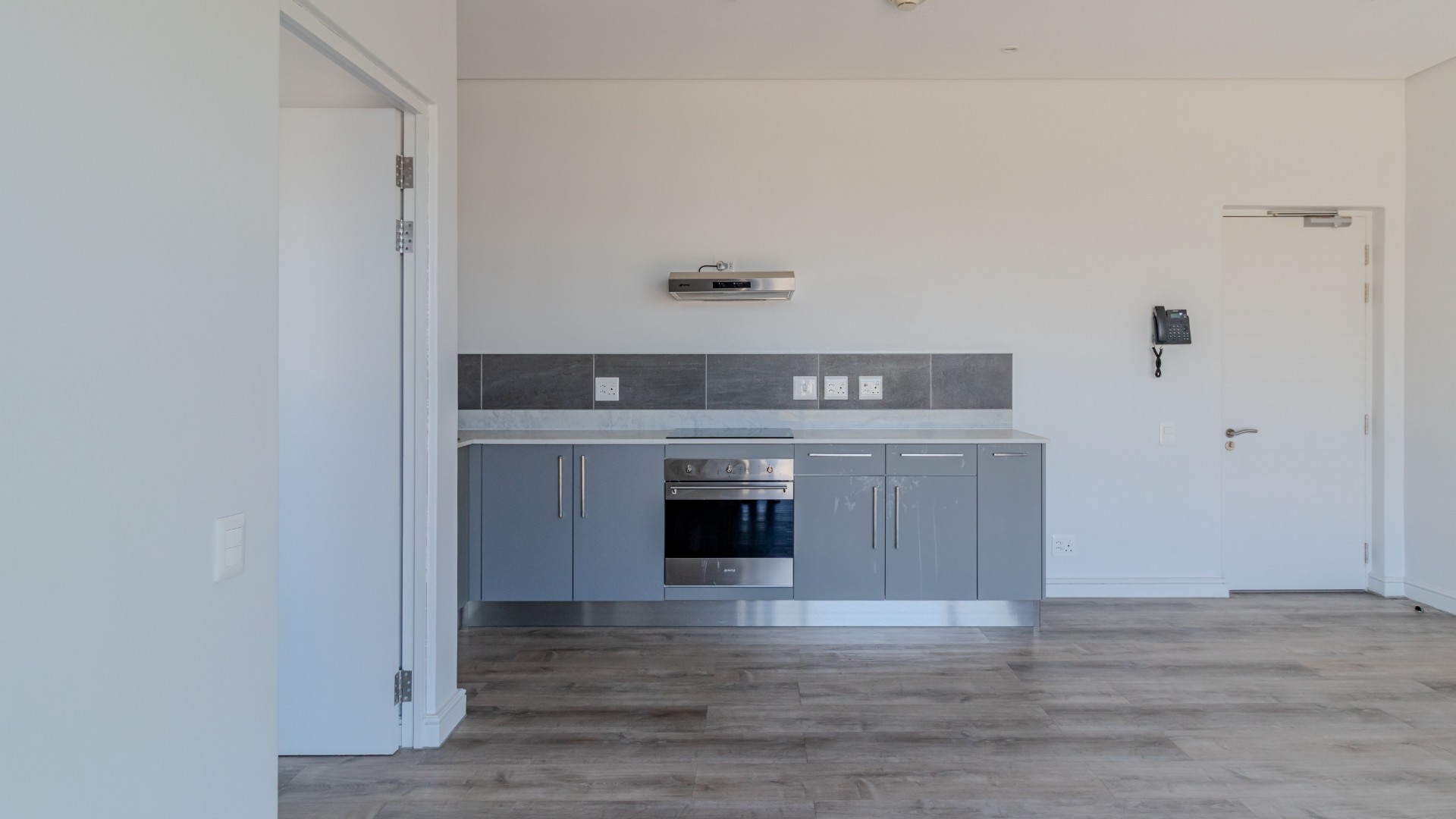 Apartment for rent in Cape Town City Centre, Cape Town, 1517 Harbour Arch (15th floor), Harbour Arcg, 1 Chriatiaan Barnard Street, Foreshore, Cape Town, Cape Town City Centre, Cape Town, Western Cape, 43 m²