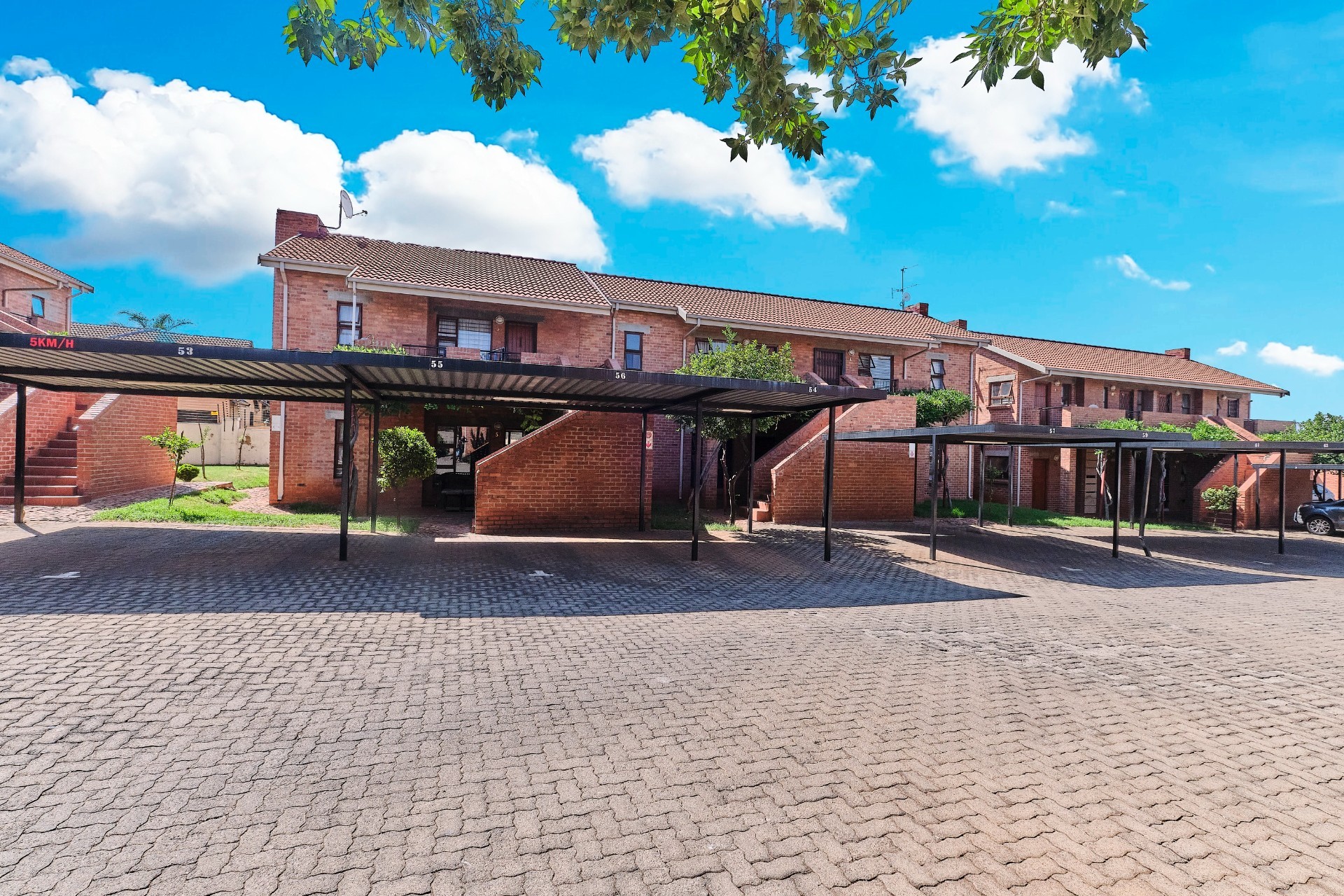 Apartment For Sale in Amorosa, Roodepoort