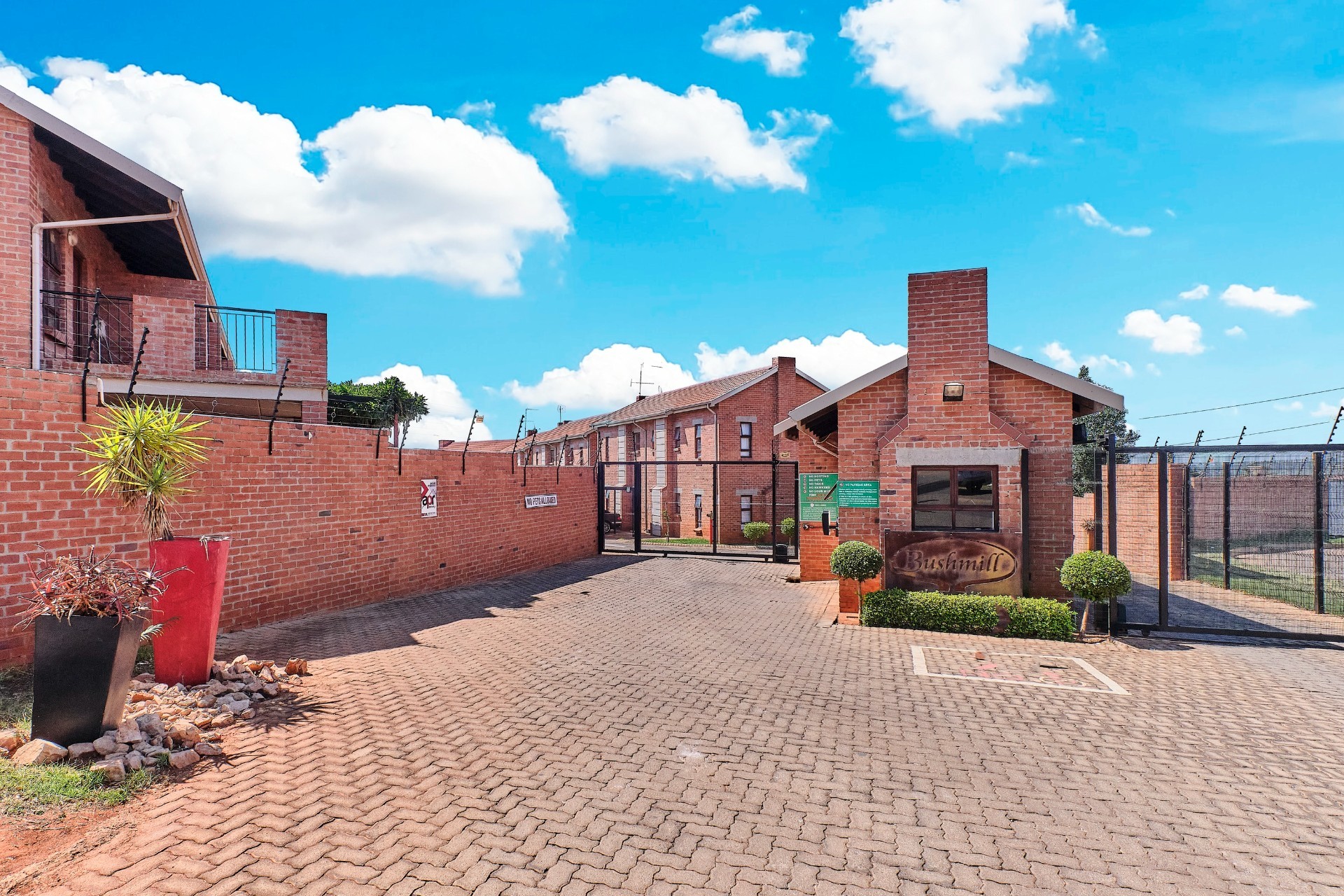 Apartment For Sale in Amorosa, Roodepoort