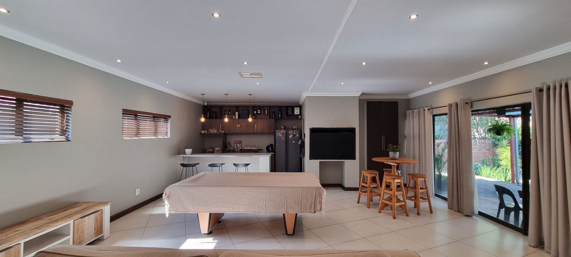 A Sanctuary of Modern Luxury: Your Dream Home Awaits in Monument Heights, Kimberley