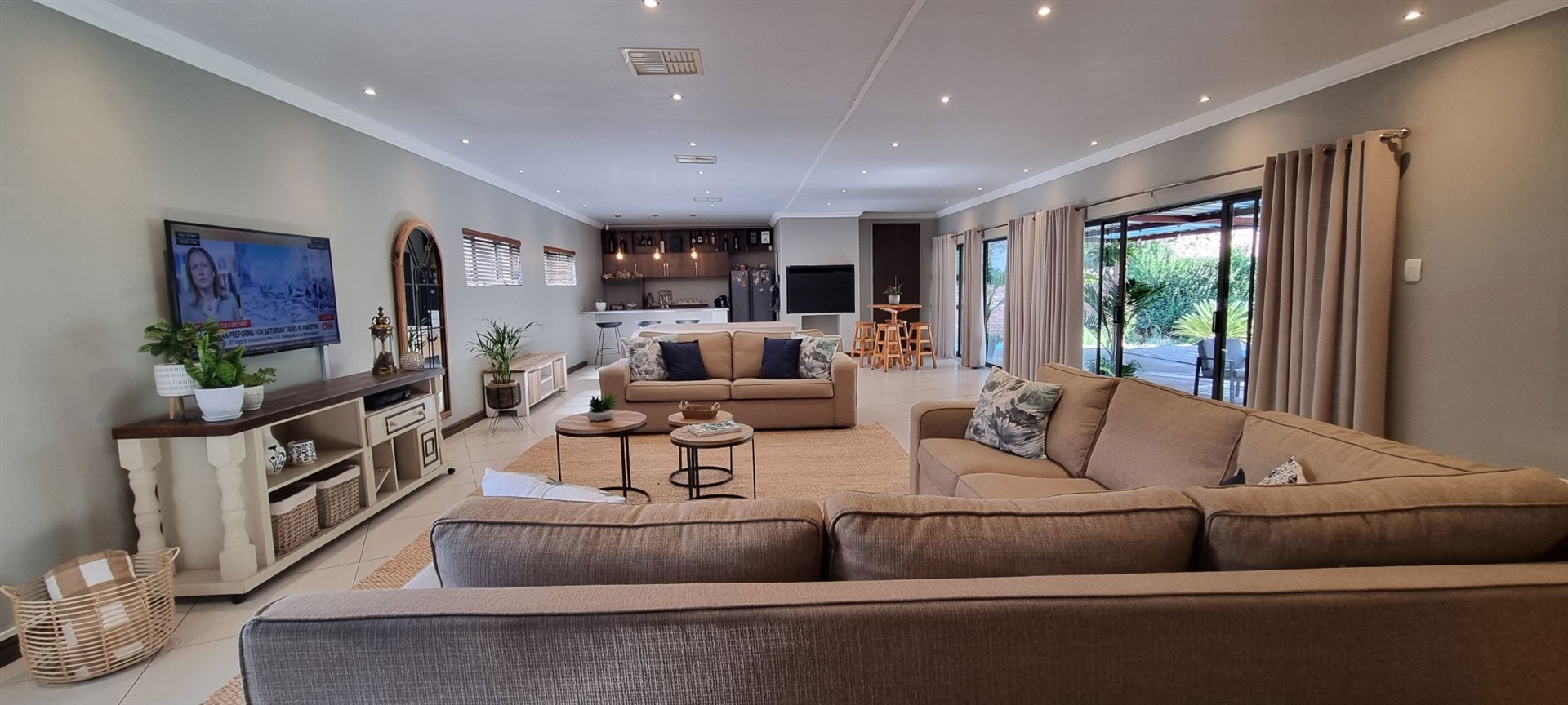 A Sanctuary of Modern Luxury: Your Dream Home Awaits in Monument Heights, Kimberley