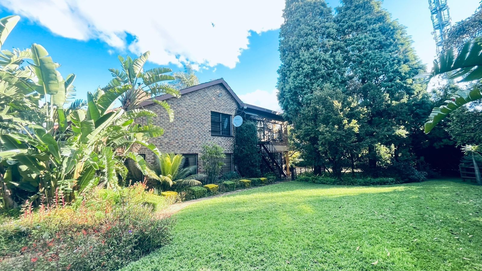 Luxury Country Living in the City - Small Holding in Bluehills AH for Sale