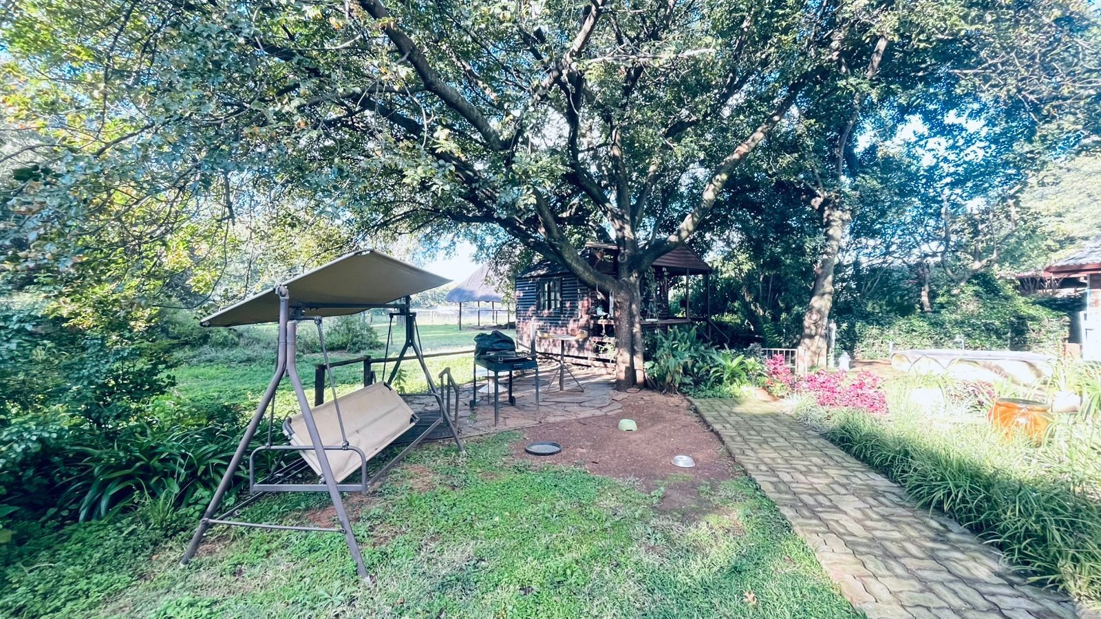 Luxury Country Living in the City - Small Holding in Bluehills AH for Sale