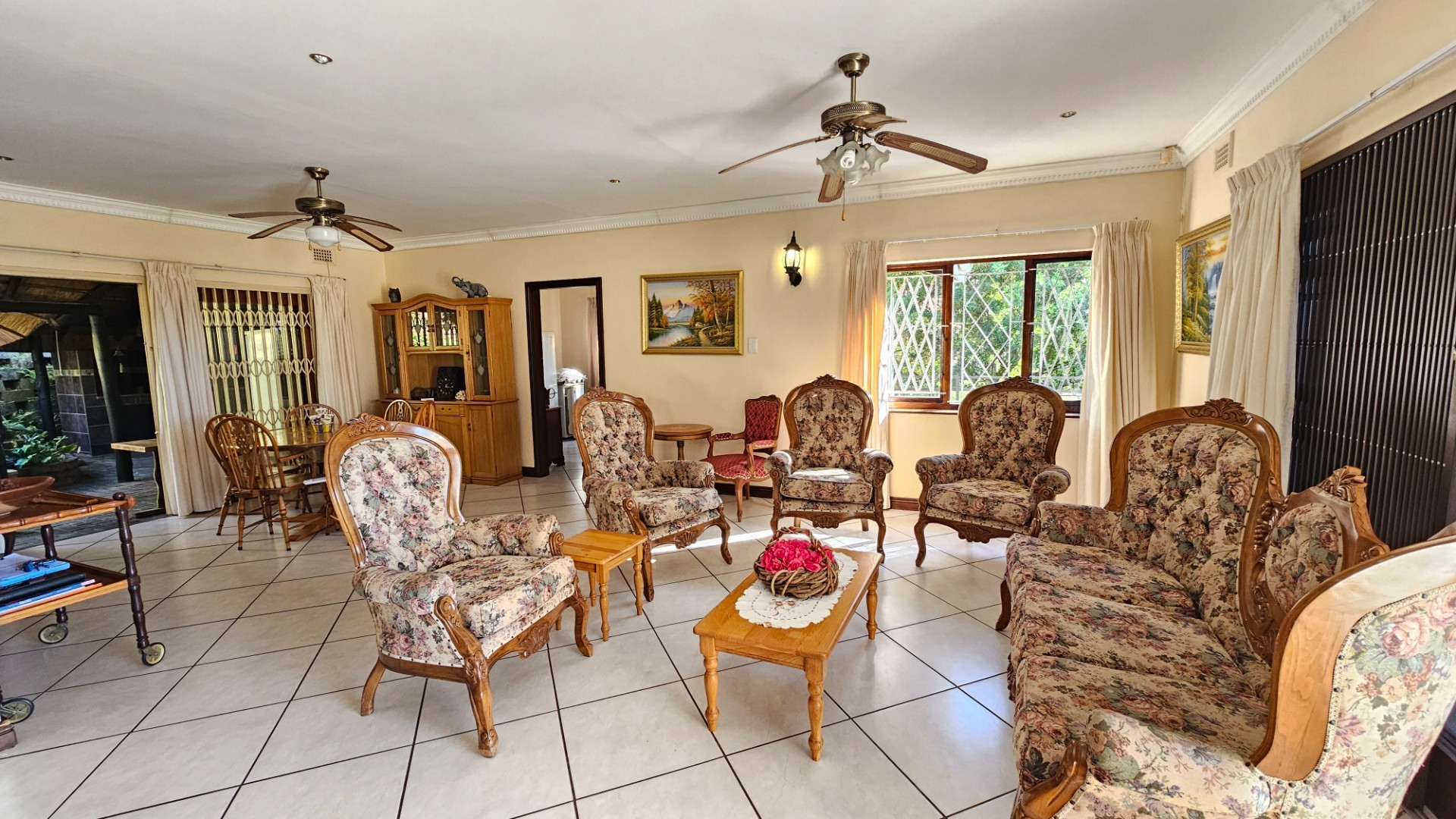 Sea View Elegance in Manaba Beach - Ideal for Family Living or Guesthouse