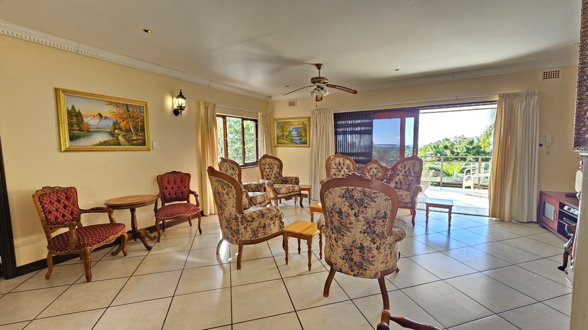 Sea View Elegance in Manaba Beach - Ideal for Family Living or Guesthouse