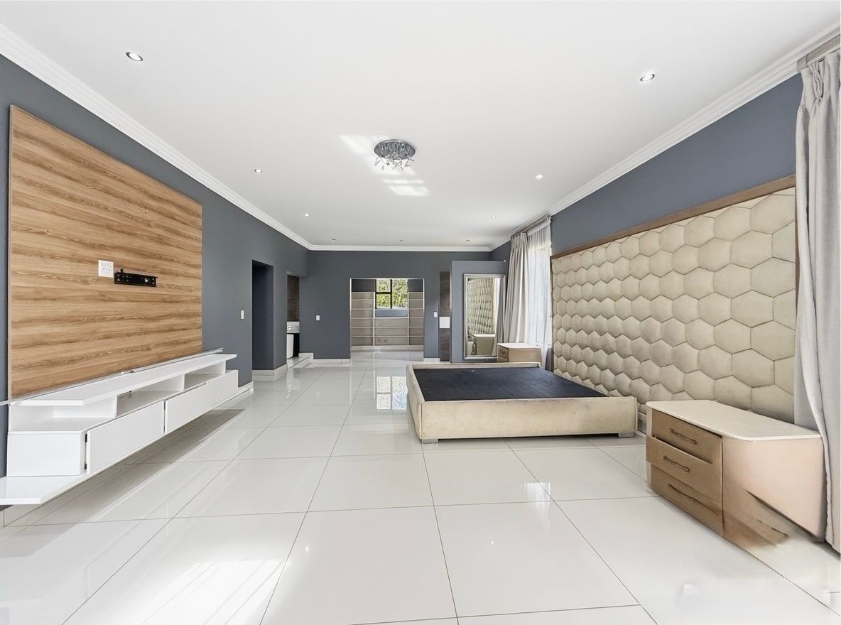 Elegant Family Living on a Spacious Stand in Prime Douglasdale