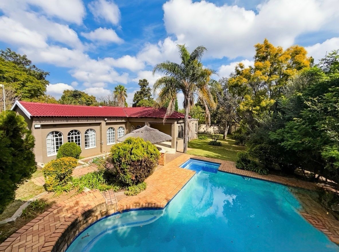 Elegant Family Living on a Spacious Stand in Prime Douglasdale
