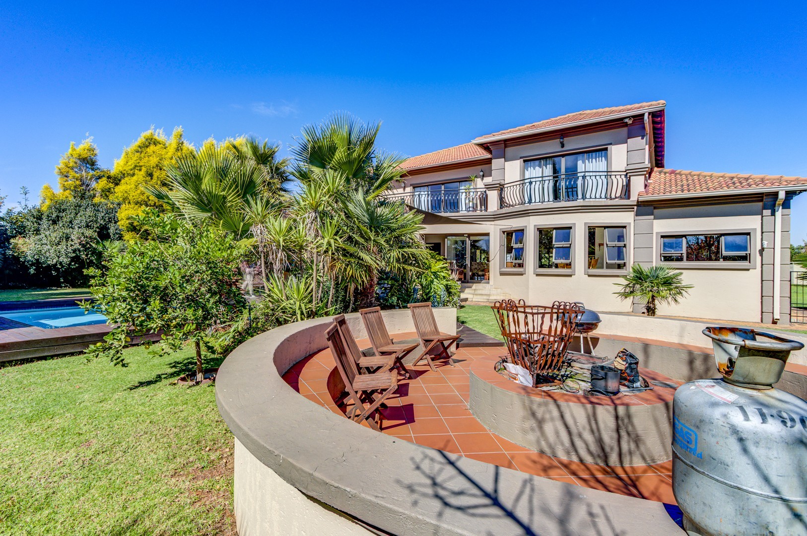 Large, luxury house on a hectare stand in an exclusive Equestrian Estate