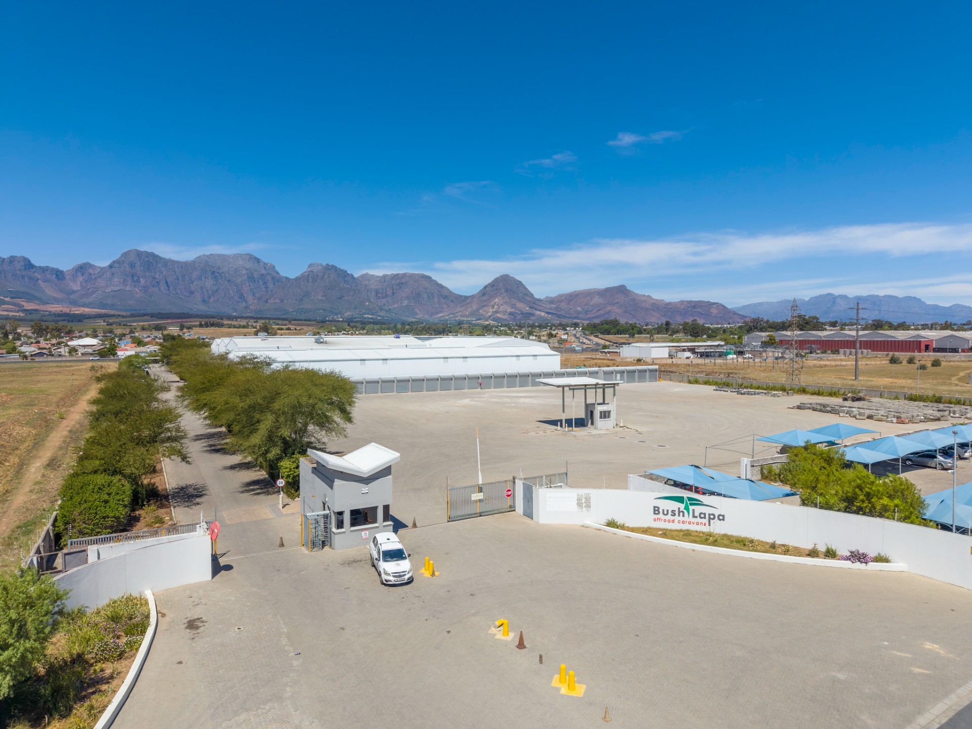 632sqm office with private entrance and parking in Dal Josafat