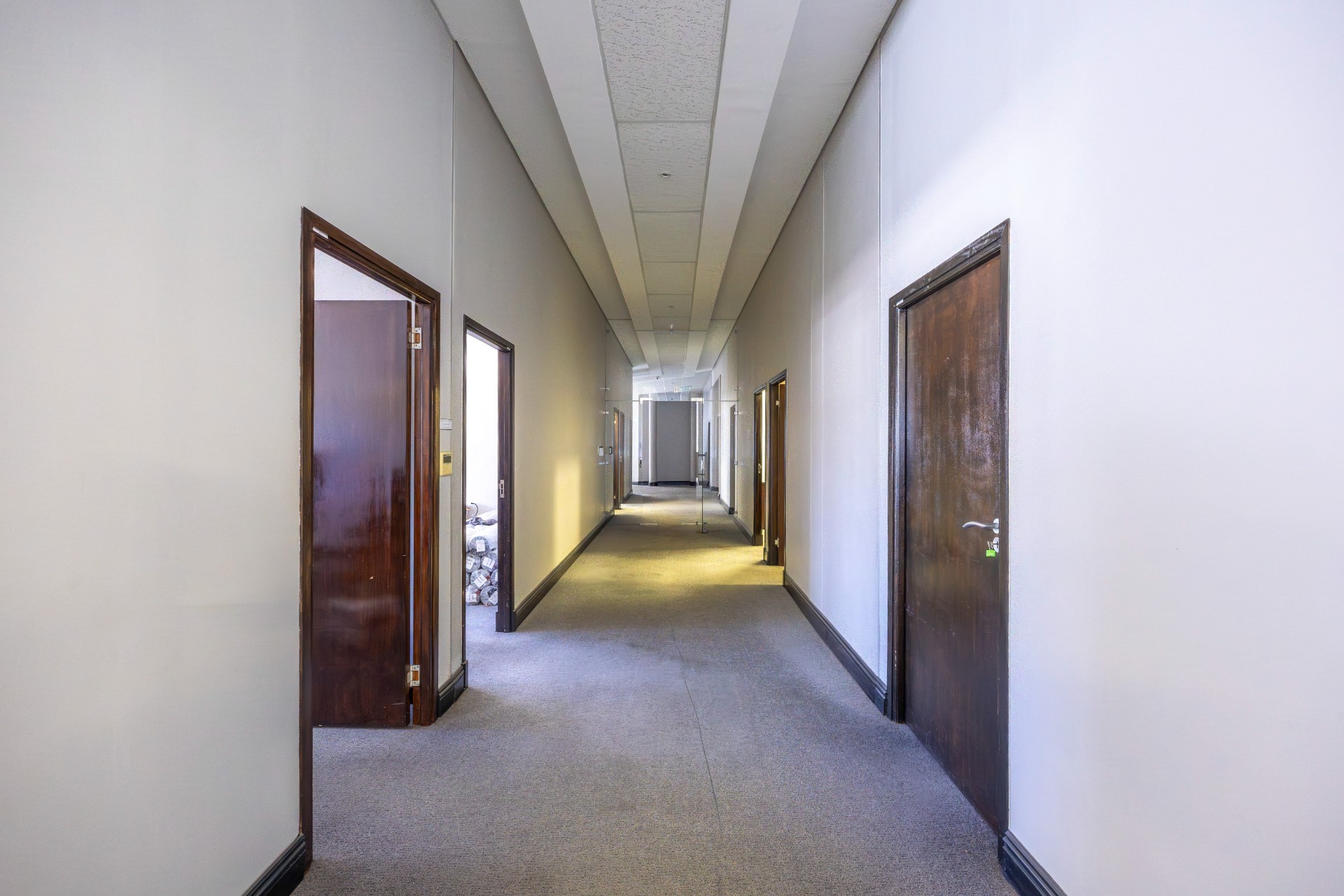 632sqm office with private entrance and parking in Dal Josafat