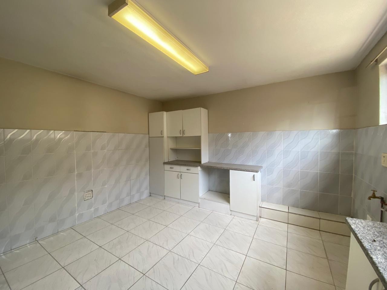 Spacious 2-Bedroom Apartment - Rapson Road, Northdene