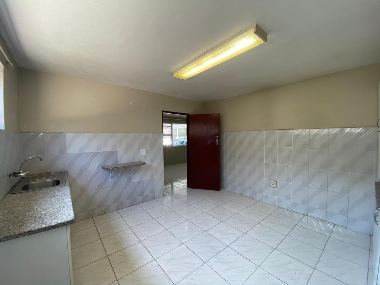 Spacious 2-Bedroom Apartment - Rapson Road, Northdene