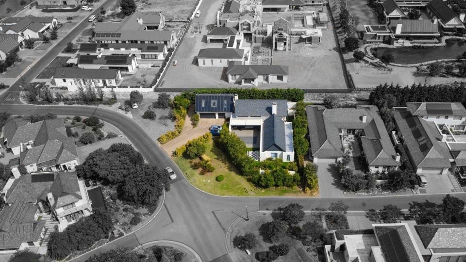 Modern 4 Bedroom Family Home