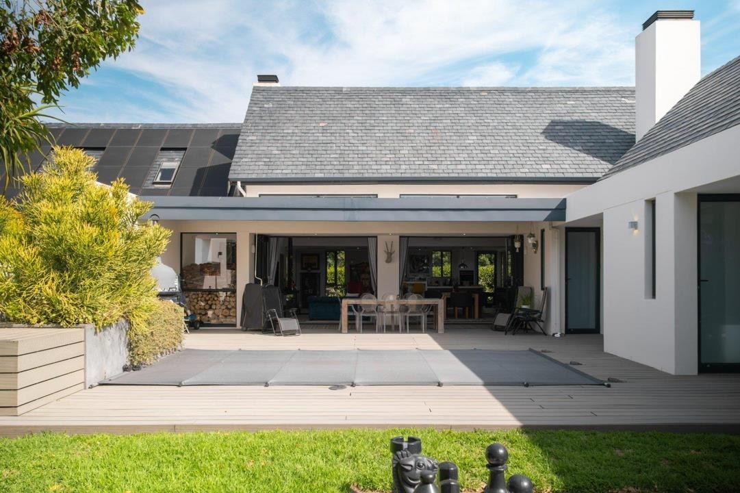 Modern 4 Bedroom Family Home