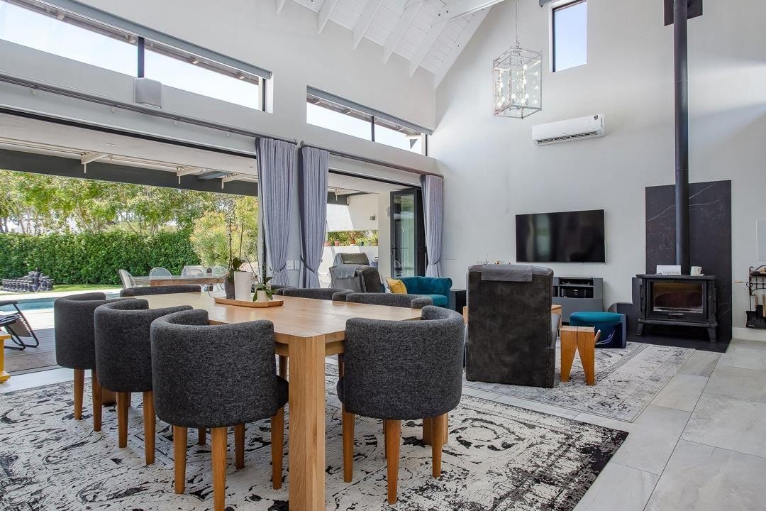 Modern 4 Bedroom Family Home