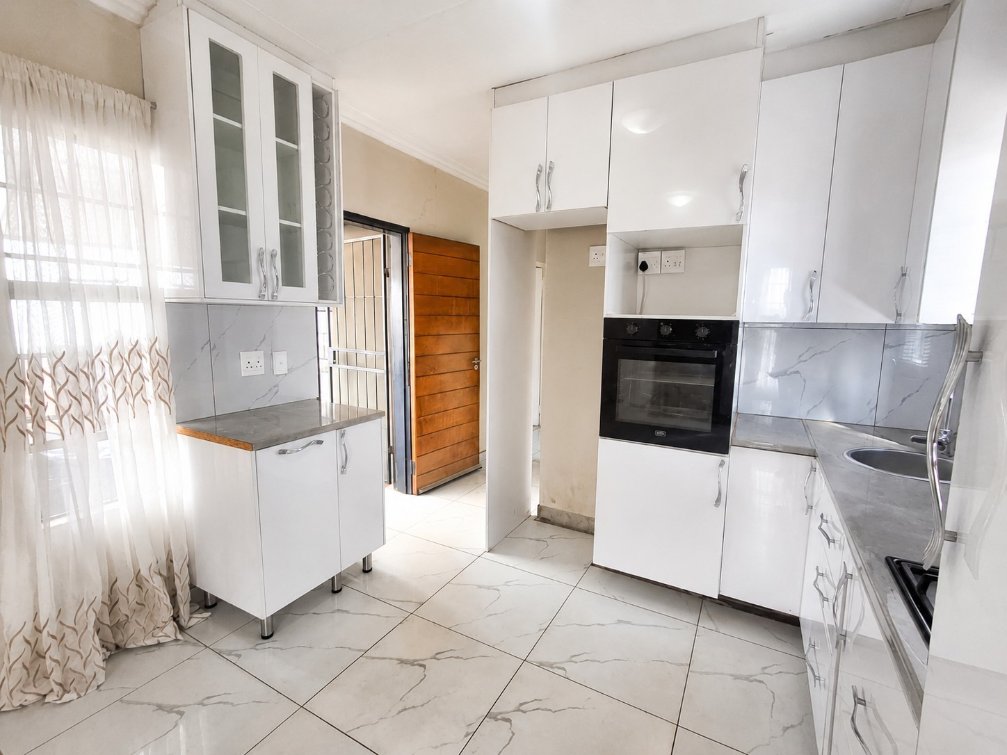 3 bedroom, 2 bathroom House For Sale in South Hills, Johannesburg 5