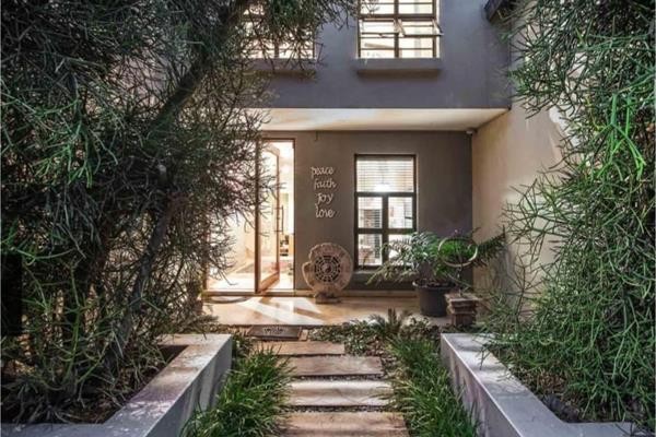 House For Sale in Waterkloof Ridge, Pretoria