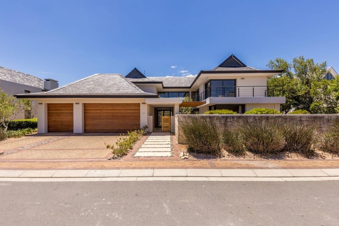 Luxury Villa in Golf Estate