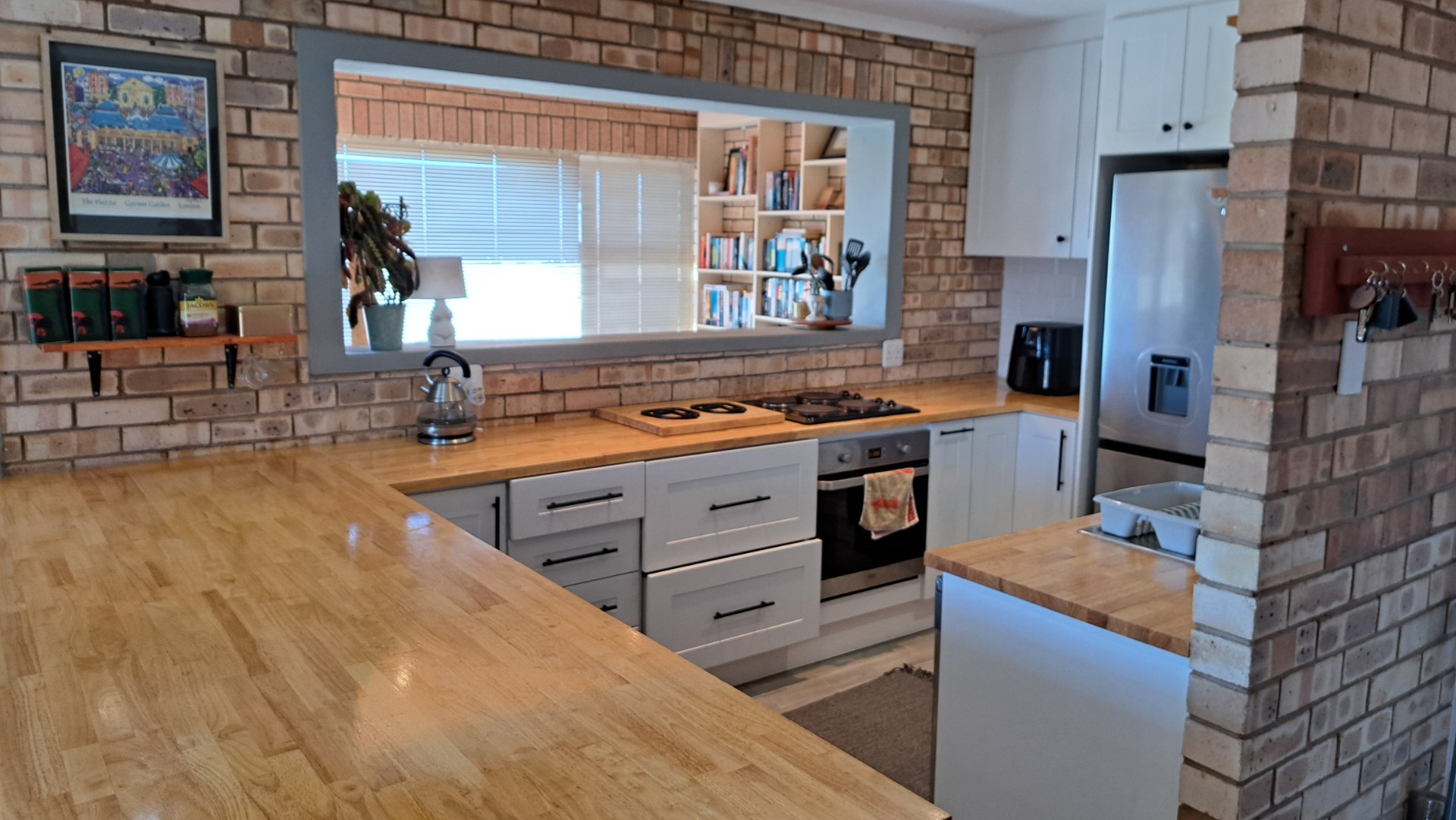 UNDER OFFER by Andre Theron Realtor / Upmarket Coastal Living in Secure Koensprag, South End