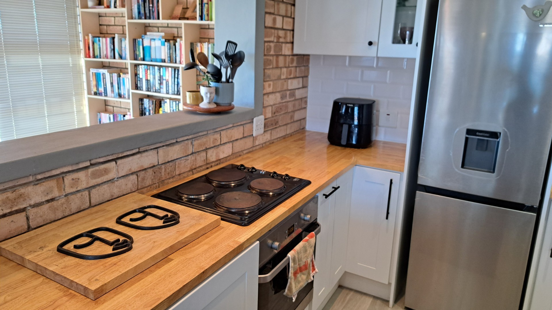 UNDER OFFER by Andre Theron Realtor / Upmarket Coastal Living in Secure Koensprag, South End