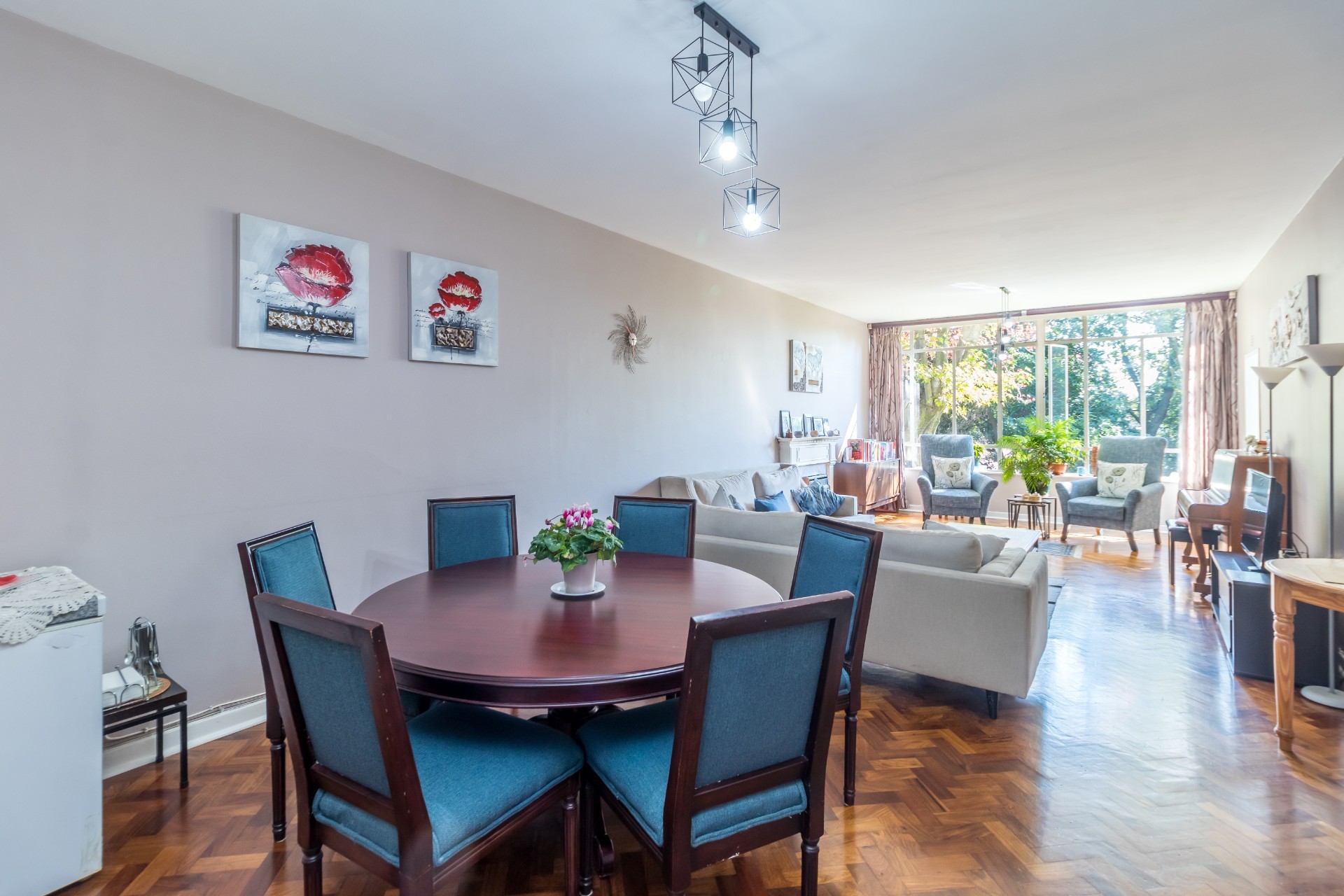 Spacious 3-bedroom 2-bathroom apartment