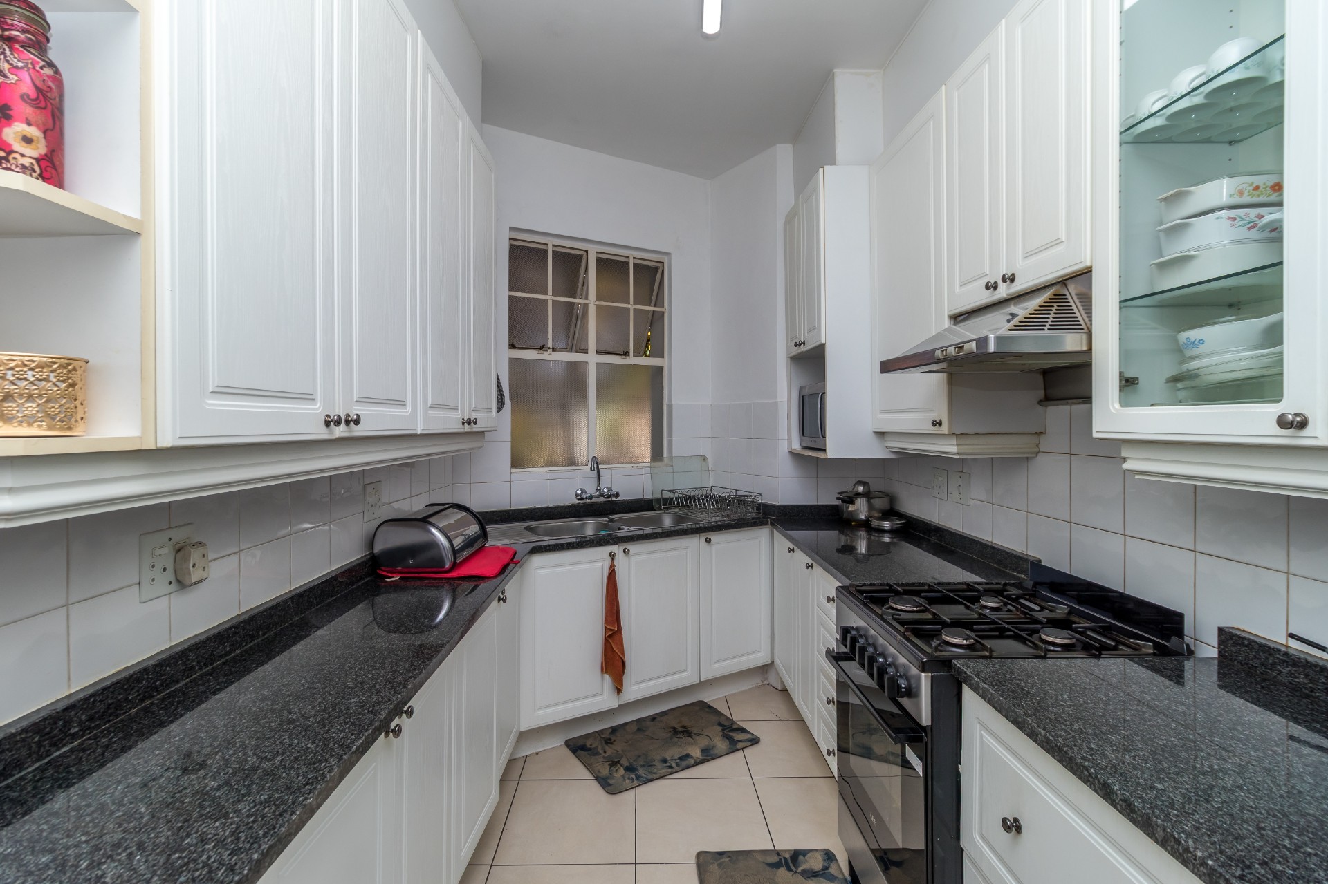 Spacious 3-bedroom 2-bathroom apartment