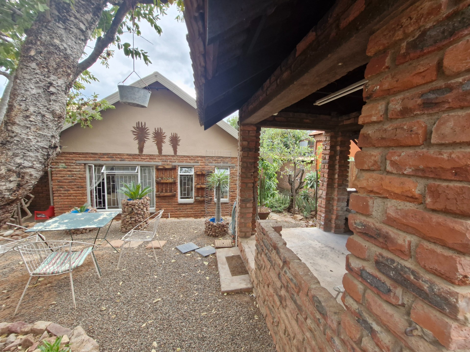 PRICED TO SELL - YOUR INVITING BUSHVELD HOME AWAITS