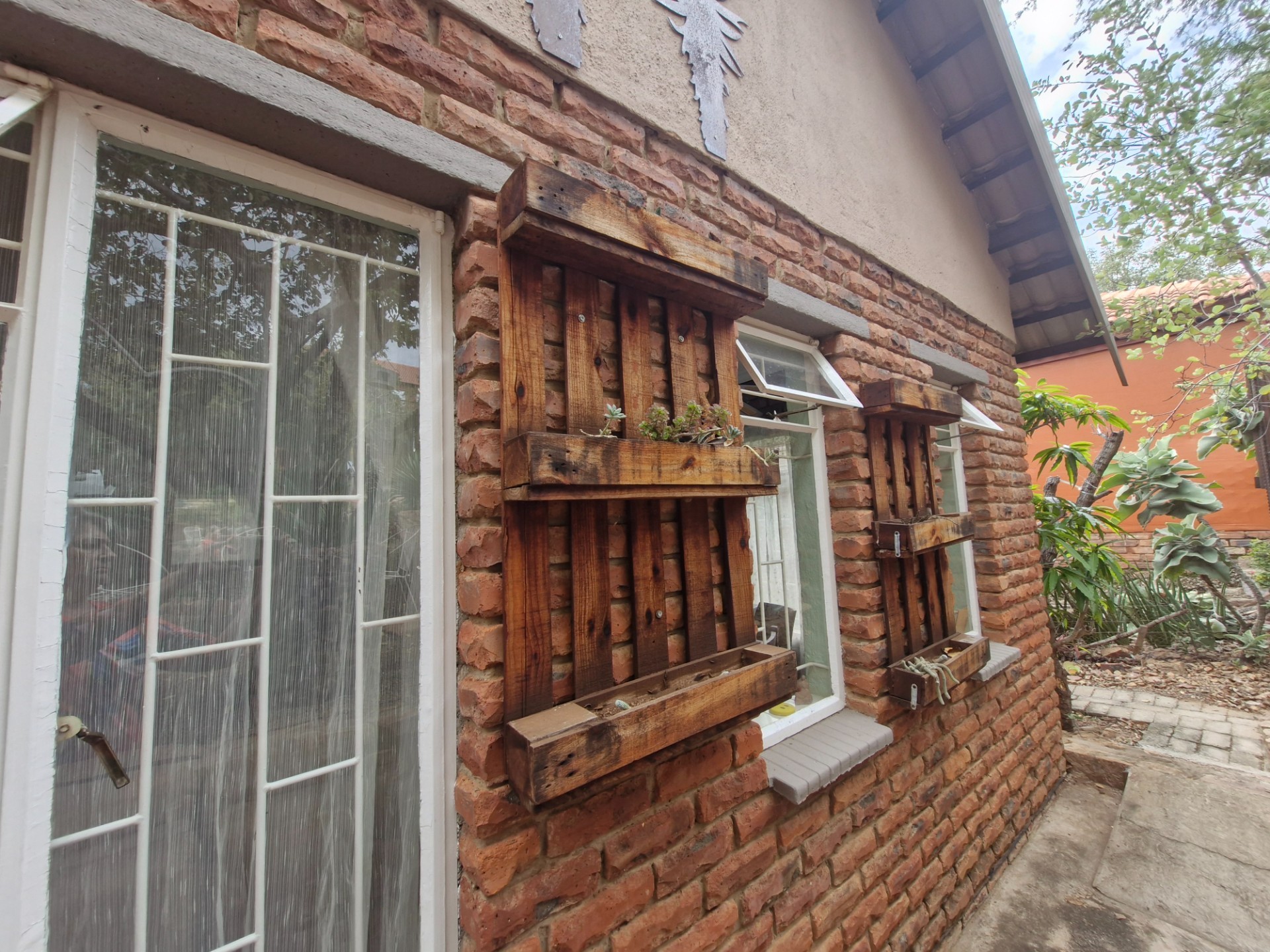 PRICED TO SELL - YOUR INVITING BUSHVELD HOME AWAITS
